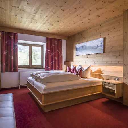 ゲストハウス Huettwirt ケセン