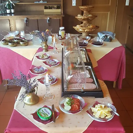 Huttwirt Guest house