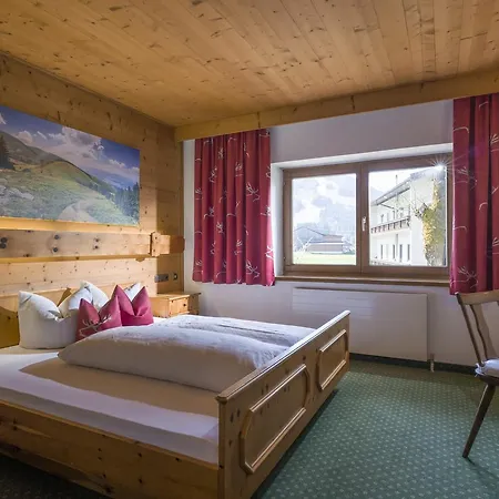 Huttwirt Guest house