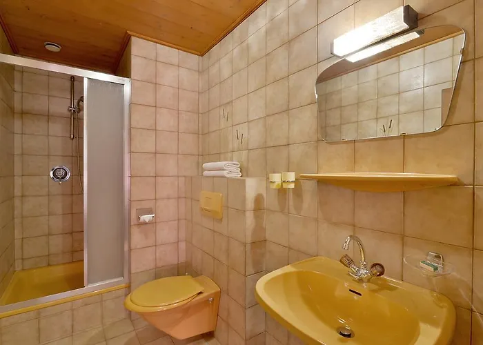 Huttwirt 2* كوسن