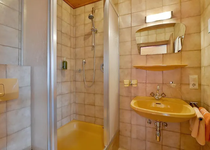 Huettwirt 2* Kössen