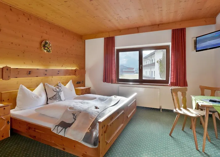 Huttwirt بيت ضيافة 2*