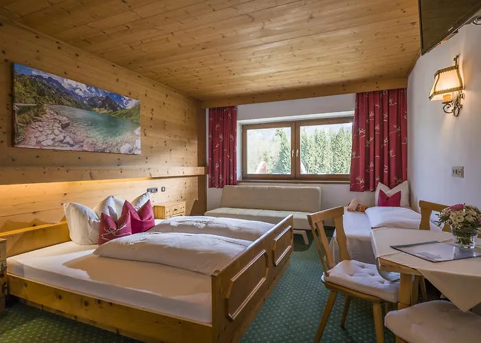 Huttwirt بيت ضيافة 2*