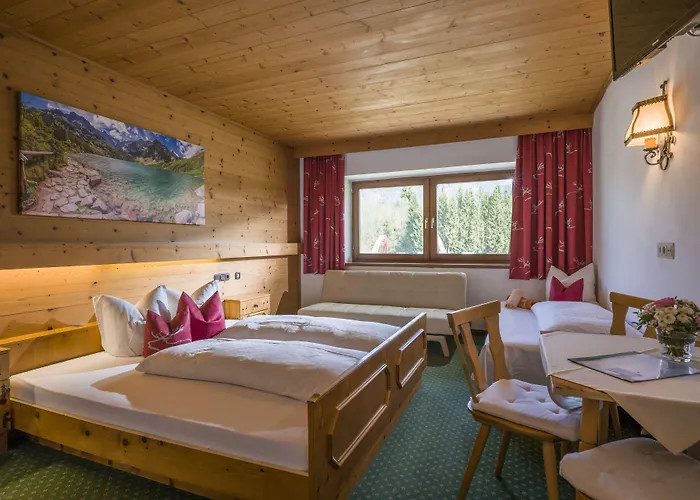 Huettwirt Konukevi Kössen