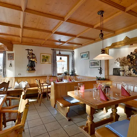 Huettwirt 招待所 Kössen