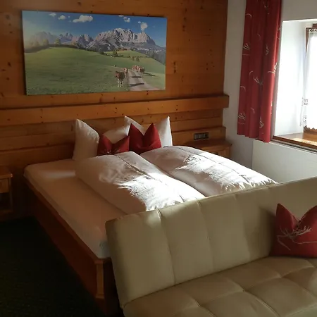 Huettwirt 2* Kössen